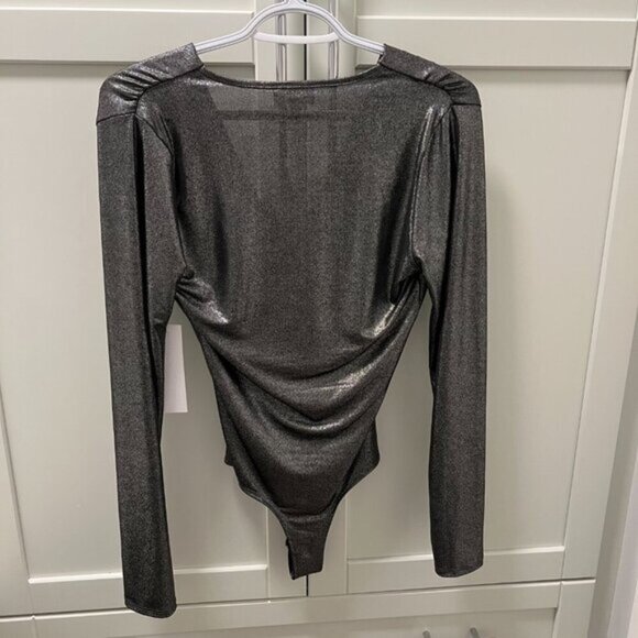 NWT LIVE IN THE MOMENT Metallic Shimmer Dark Silver Bodysuit Size M Deep V - Picture 2 of 10